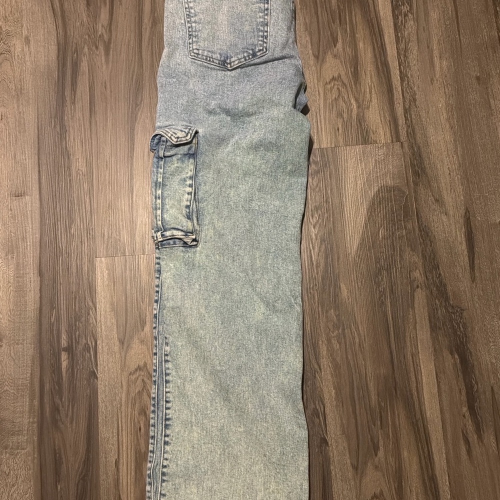 Fashion Nova Light Wash Cargo Jeans High Rise Straight Leg Size 11 - Picture 2 of 6